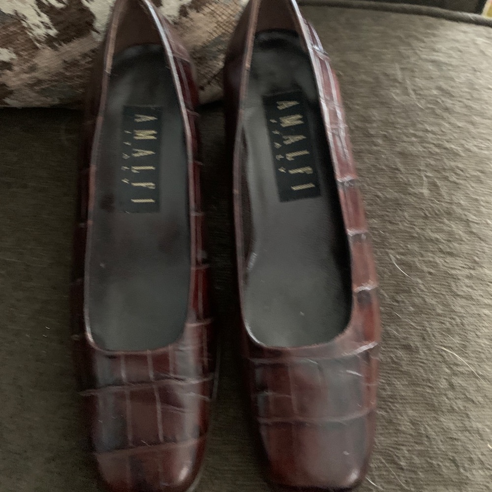 Amalfi burgundy pump